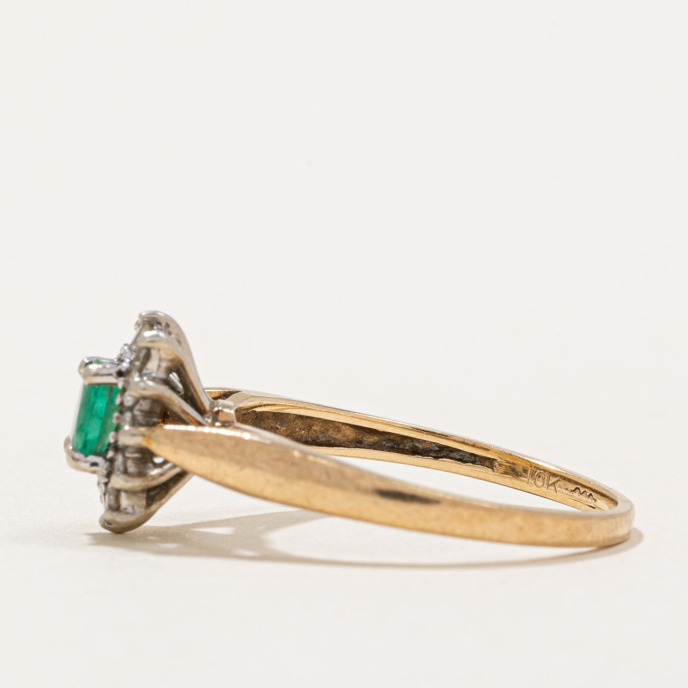 Bague émeraude et diamants | 0,26 ct, 0,12 ct au total | Taille 6 |