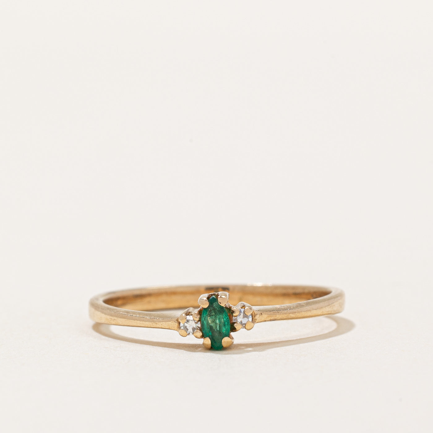 Bague émeraude et diamants | 0,04 ct, 0,01 ct au total | Taille 7,25 |