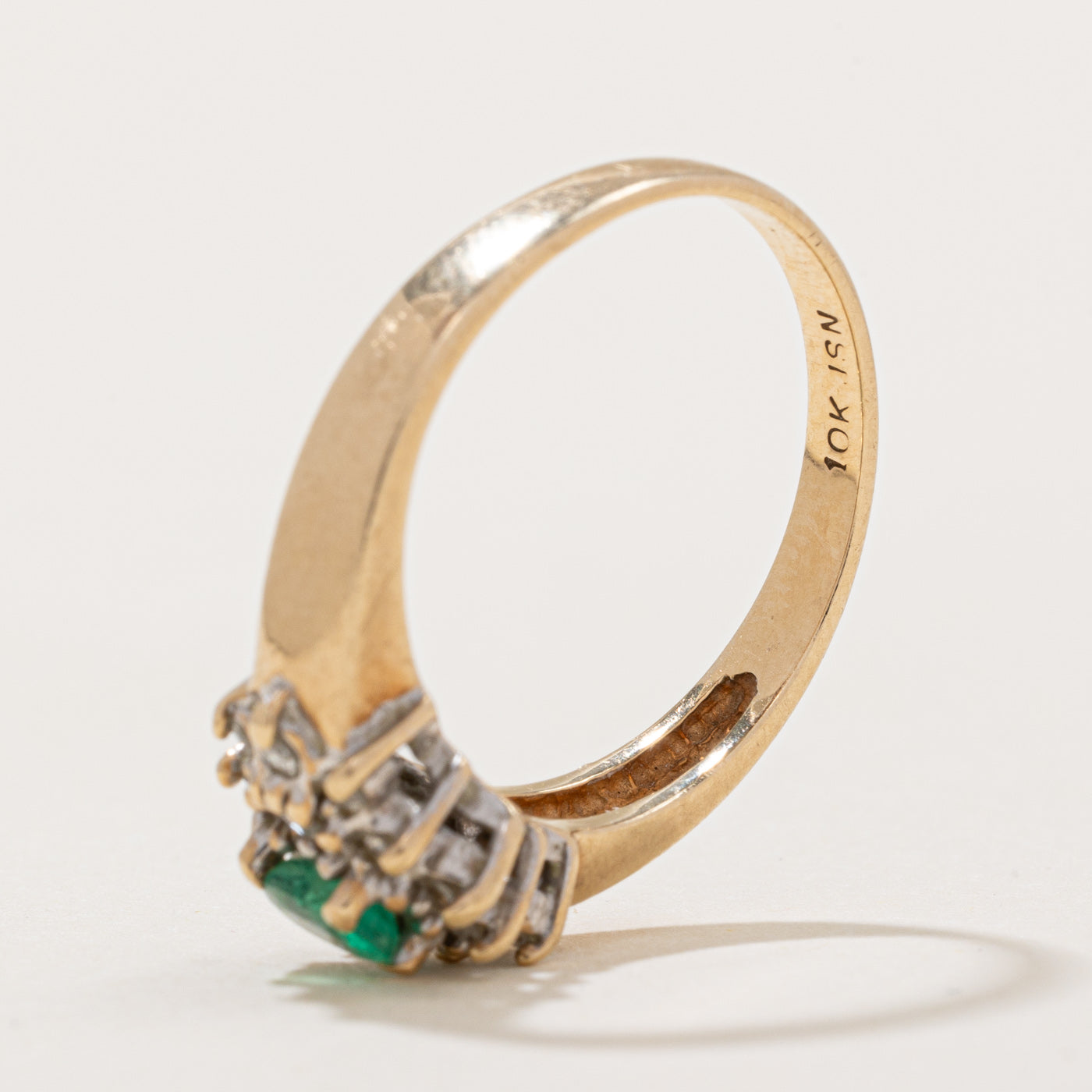 Emerald & Diamond Ring | 0.16ct, 0.14ctw | SZ 6 |