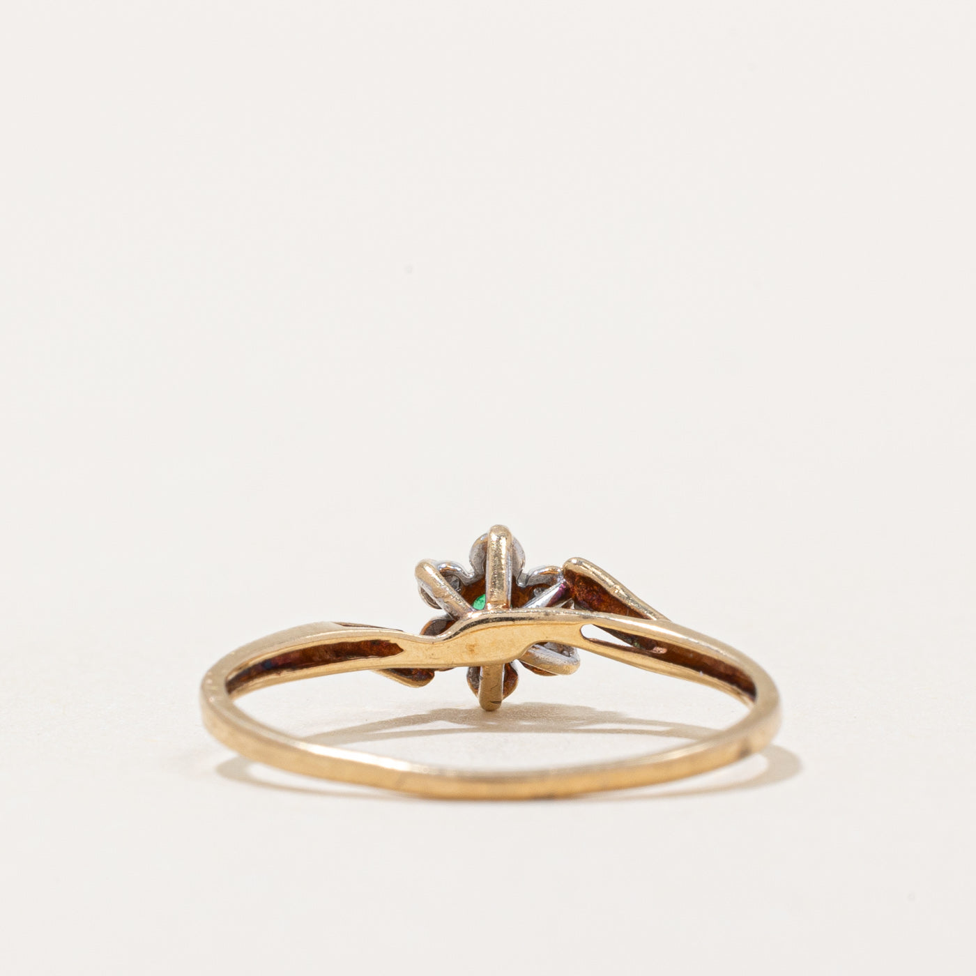 Bague en diamant et émeraude | 0,03 ct au total, 0,01 ct | Taille 4,5 |