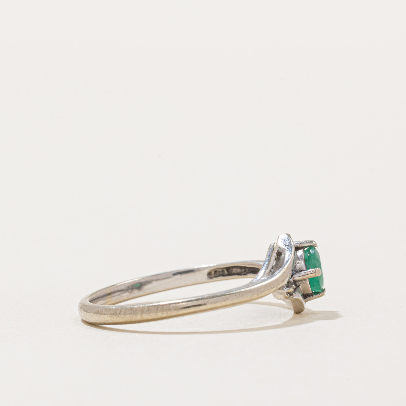 Bague émeraude | 0,18 ct, 0,01 ct au total | Taille 6,25 |