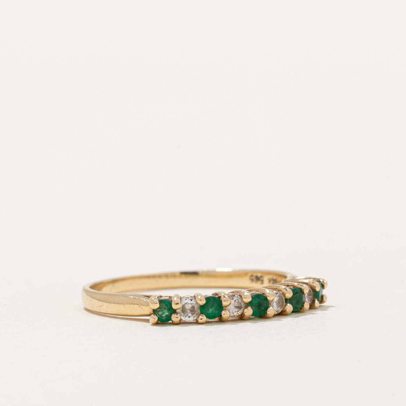 Bague en diamant et émeraude | 0,10 ct, 0,08 ct | Taille 7,25 |