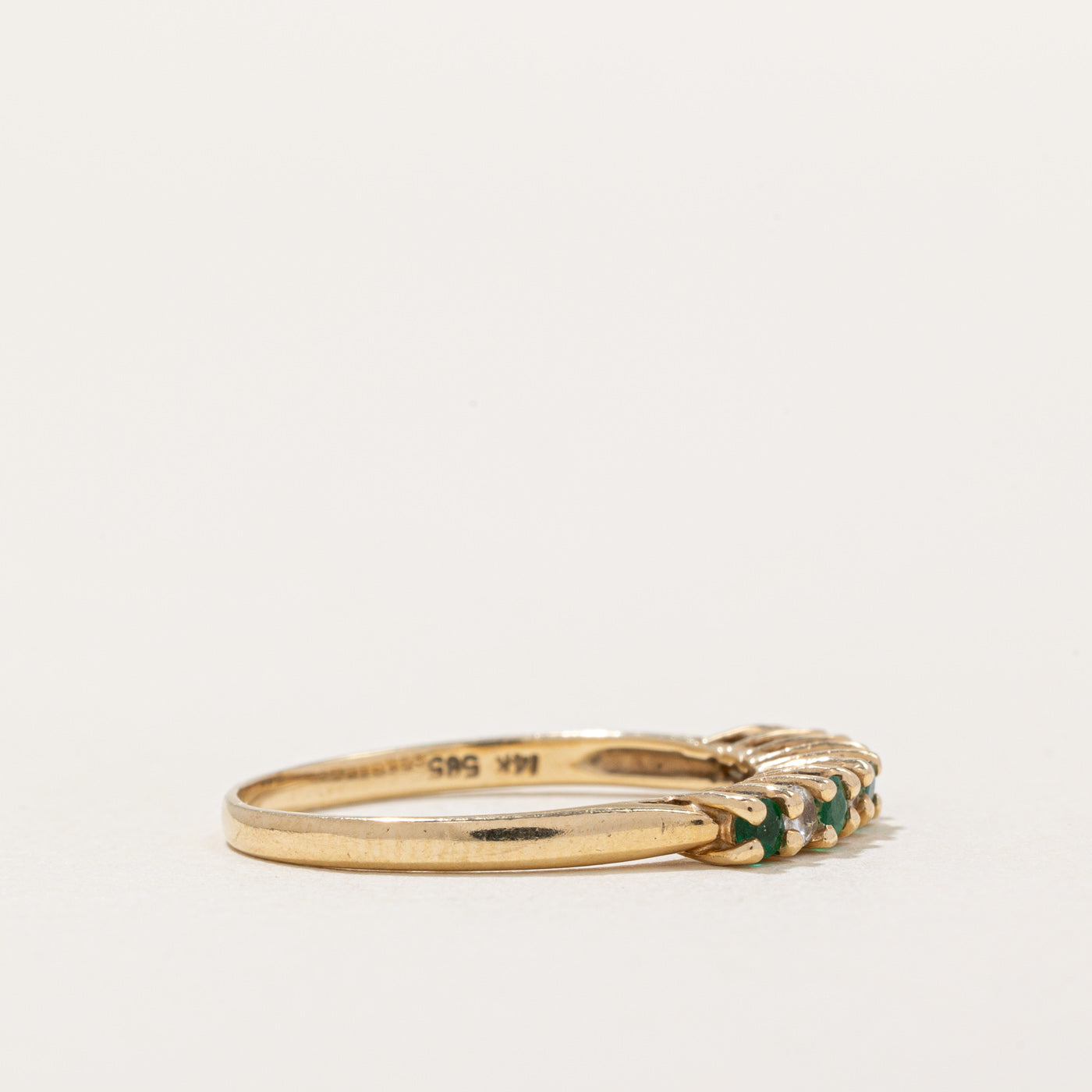 Bague en diamant et émeraude | 0,10 ct, 0,08 ct | Taille 7,25 |