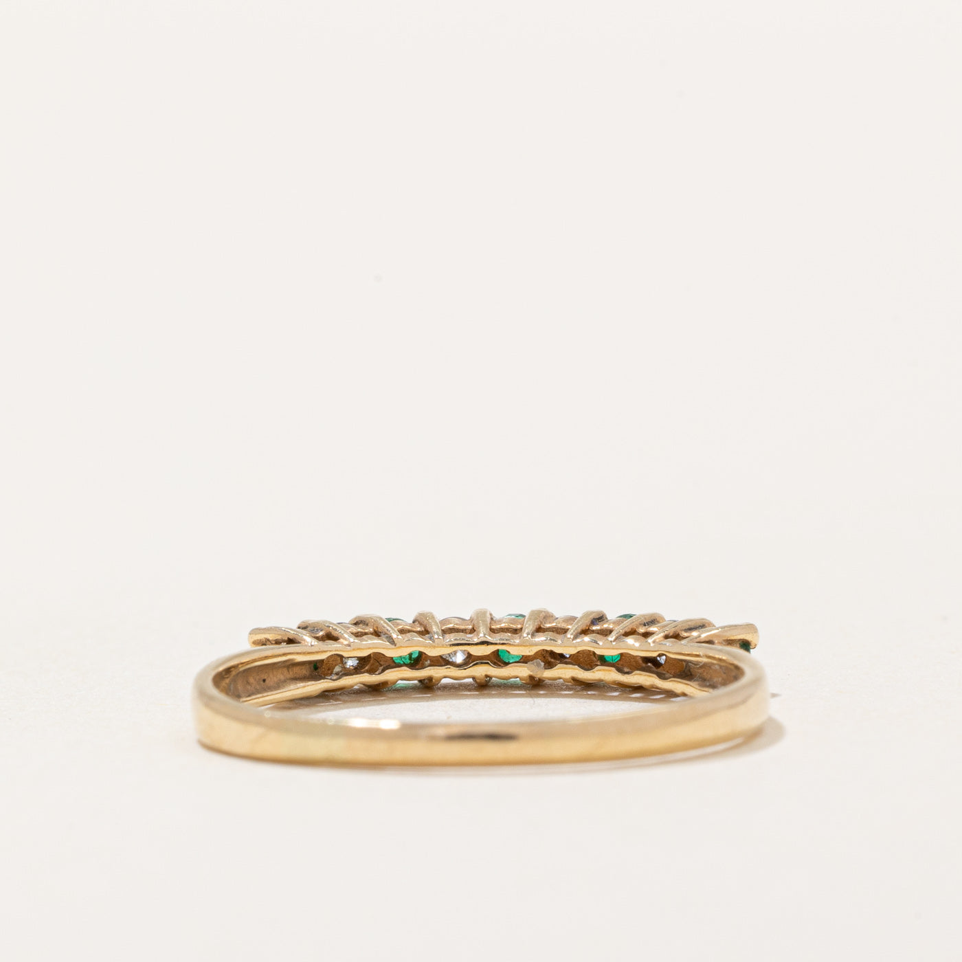 Bague en diamant et émeraude | 0,10 ct, 0,08 ct | Taille 7,25 |