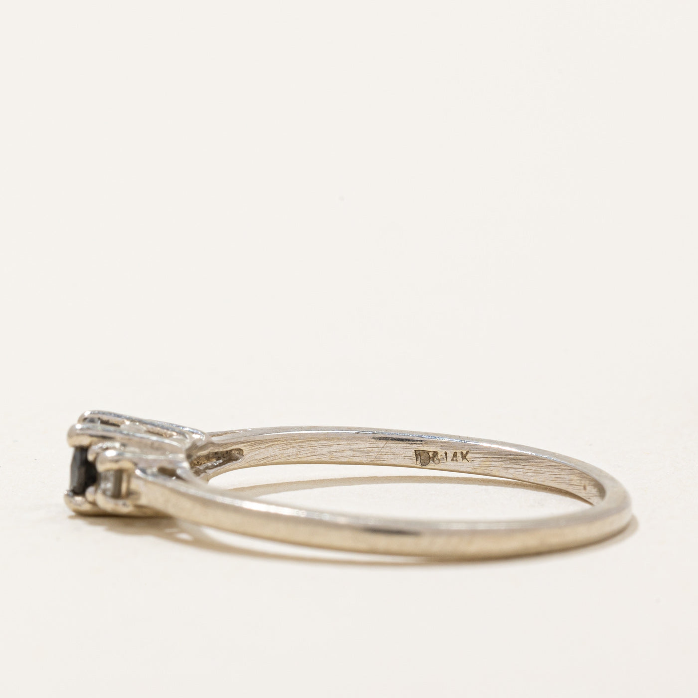 Bague en diamant noir et blanc | 0,25 ct, 0,12 ct au total | Taille 8,25 |