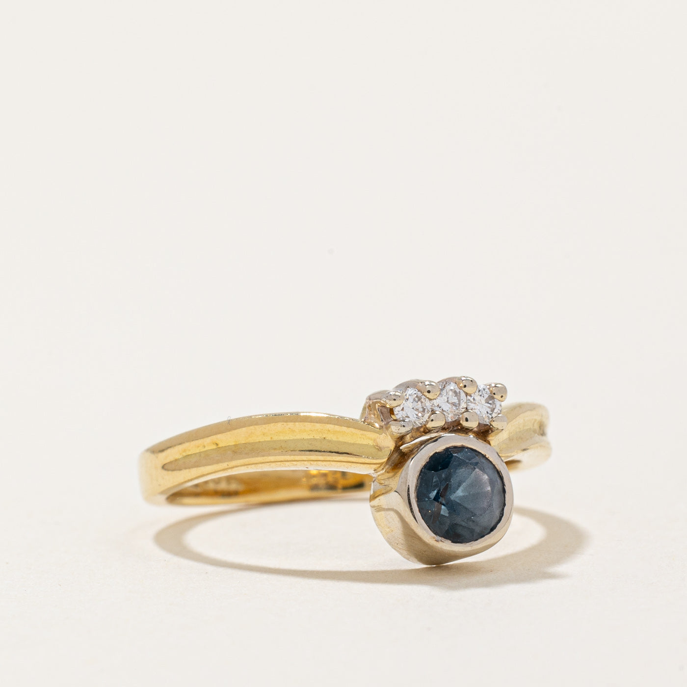 Spinel & Diamond Ring | 0.40ct, 0.045ctw | SZ 4.5 |