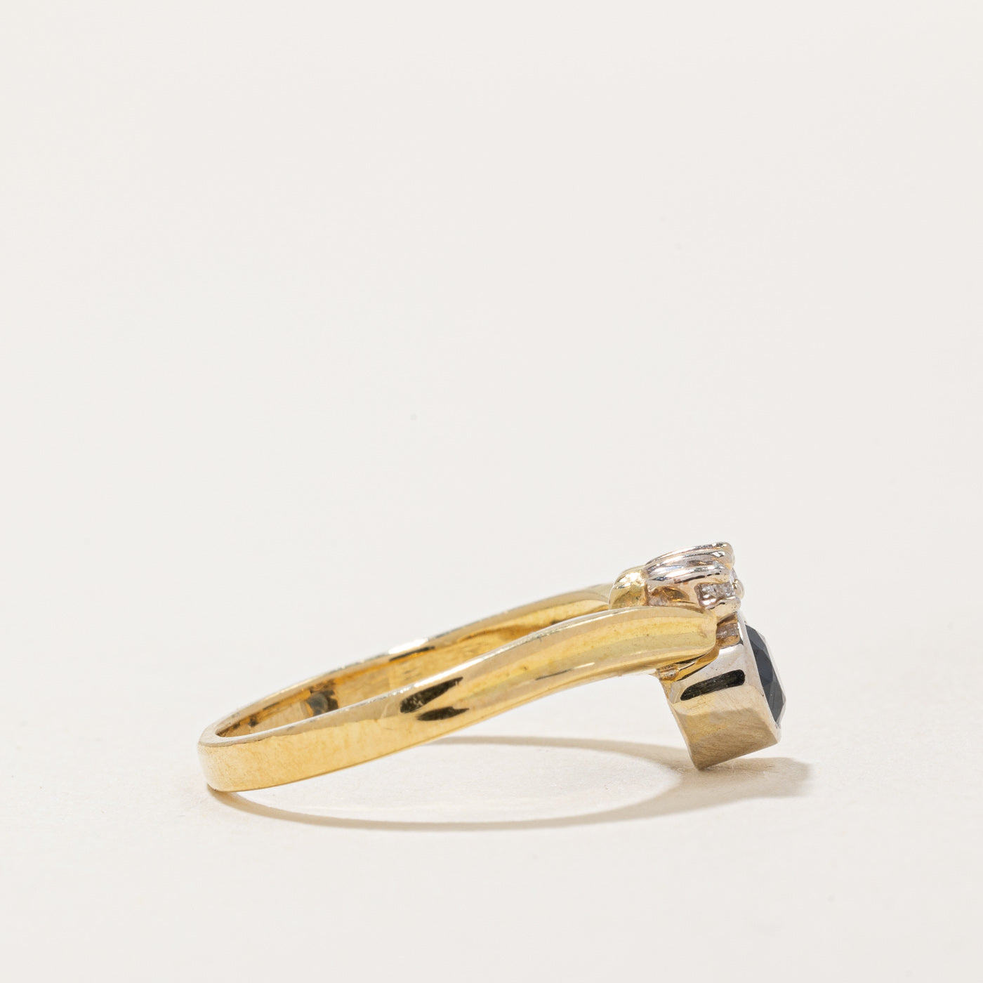 Spinel & Diamond Ring | 0.40ct, 0.045ctw | SZ 4.5 |