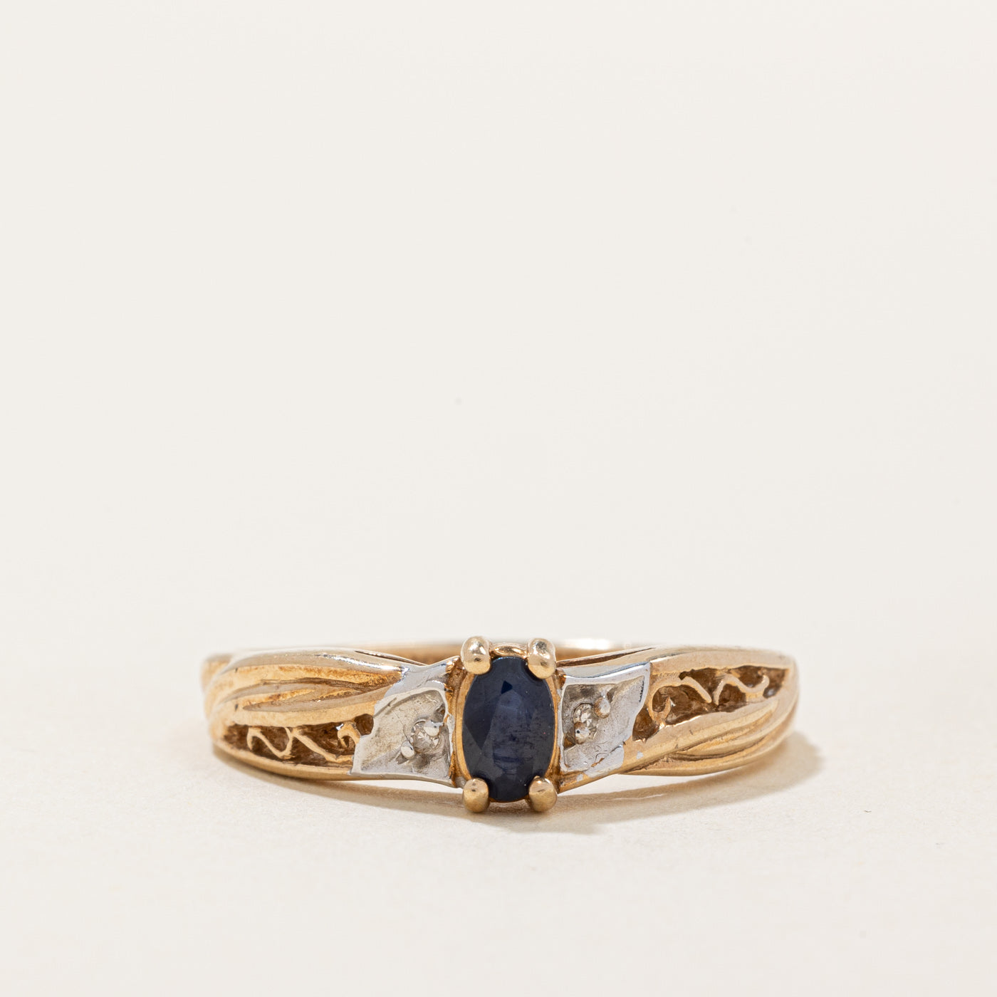 Bague saphir et diamants | 0,54 ct, 0,01 ct au total | Taille 8,5 |