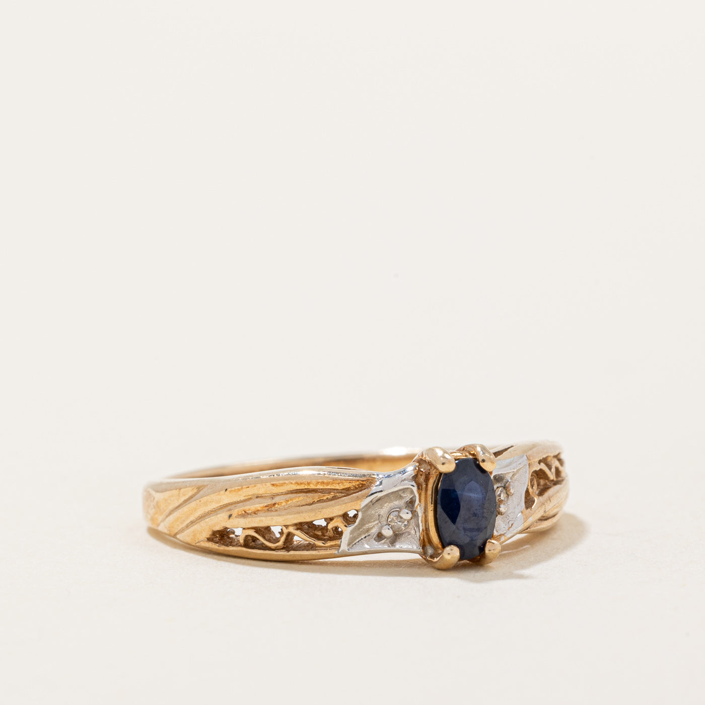 Bague saphir et diamants | 0,54 ct, 0,01 ct au total | Taille 8,5 |