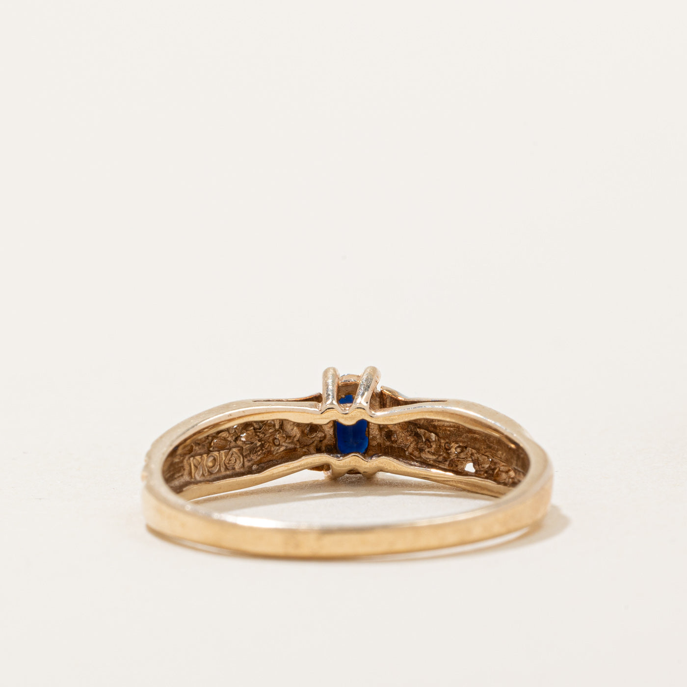 Bague saphir et diamants | 0,54 ct, 0,01 ct au total | Taille 8,5 |