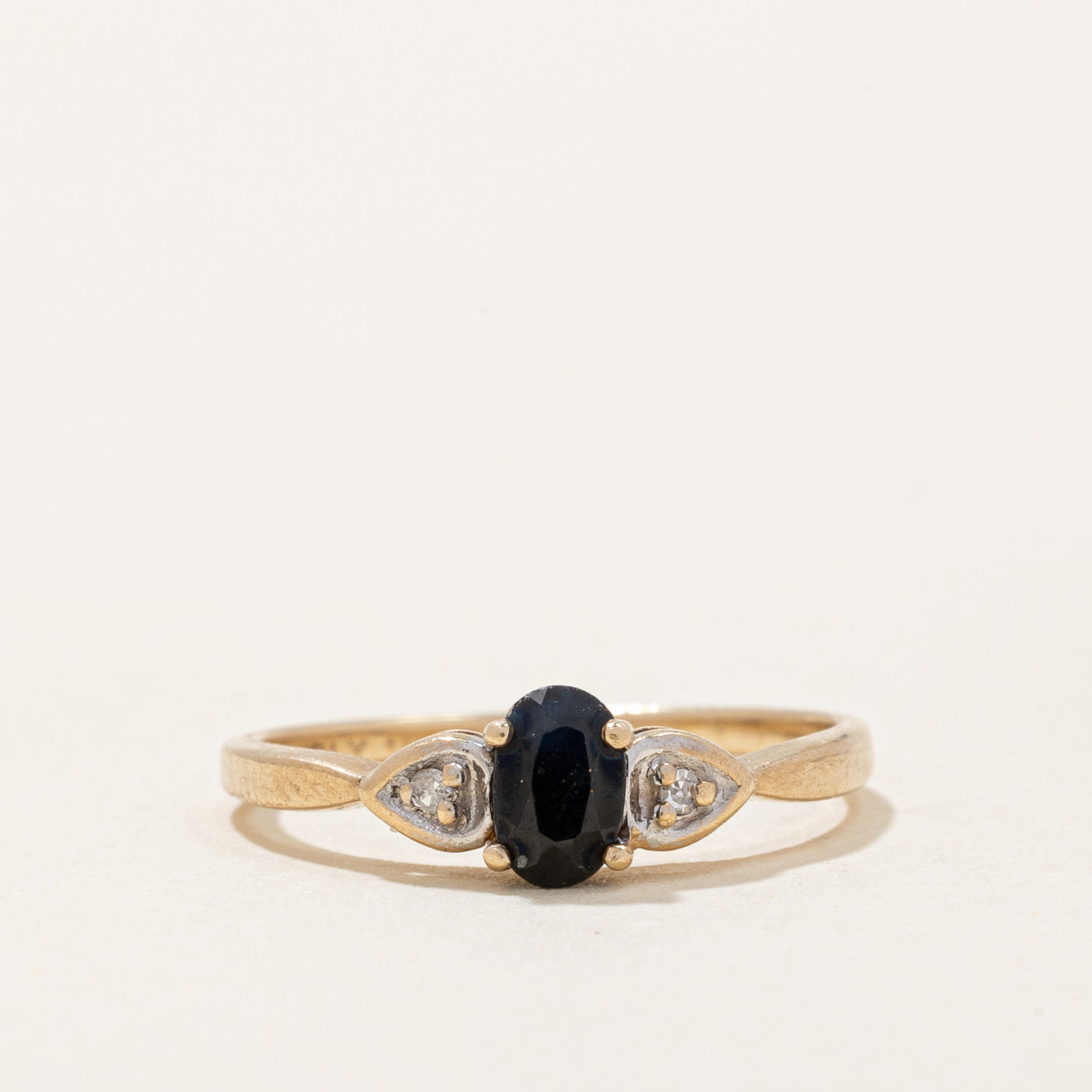 Bague saphir et diamants | 0,30 ct, 0,01 ct au total | Taille 3,75 |