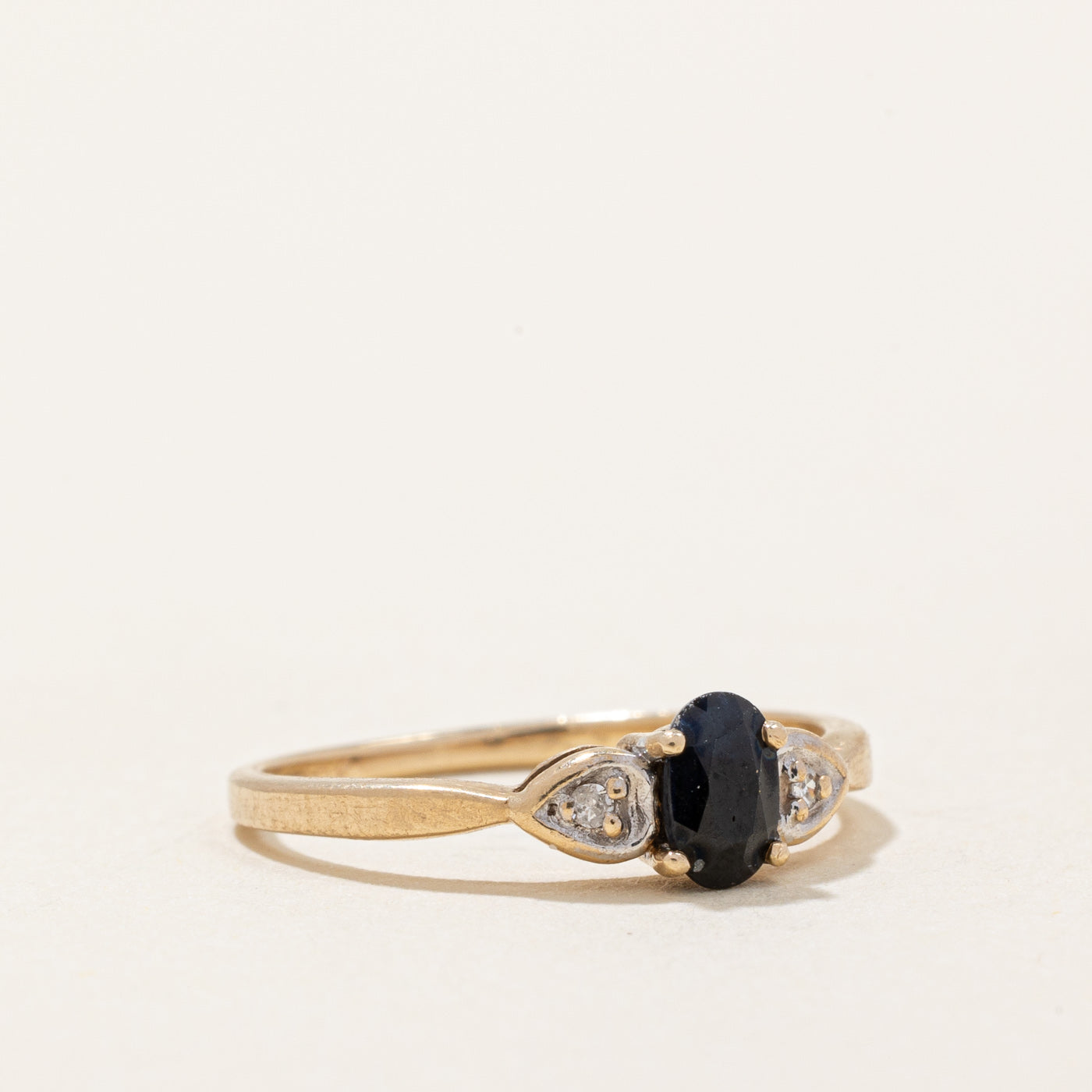 Bague saphir et diamants | 0,30 ct, 0,01 ct au total | Taille 3,75 |