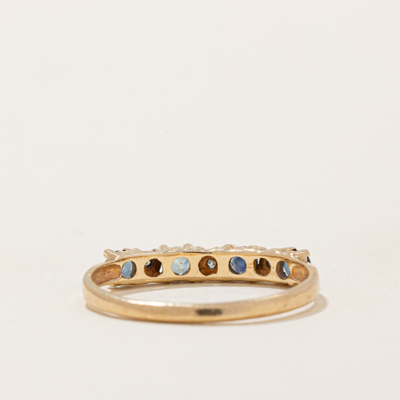Bague en saphir naturel et synthétique et diamants | 0,20 ct, 0,01 ct | Taille 6,25 |