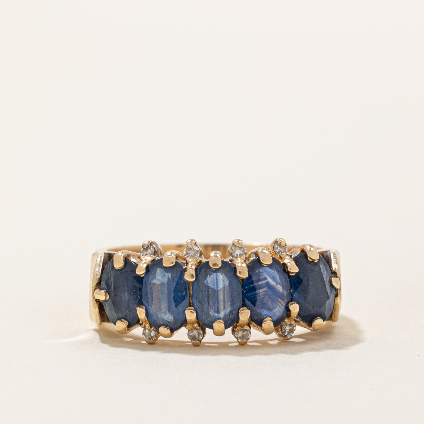 Bague cocktail saphir et diamants | 1,50 ct, 0,04 ct | Taille 8,5 |