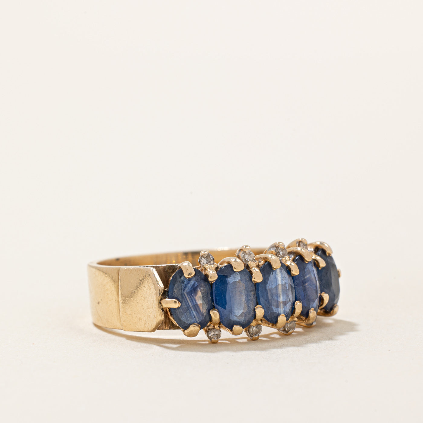 Bague cocktail saphir et diamants | 1,50 ct, 0,04 ct | Taille 8,5 |