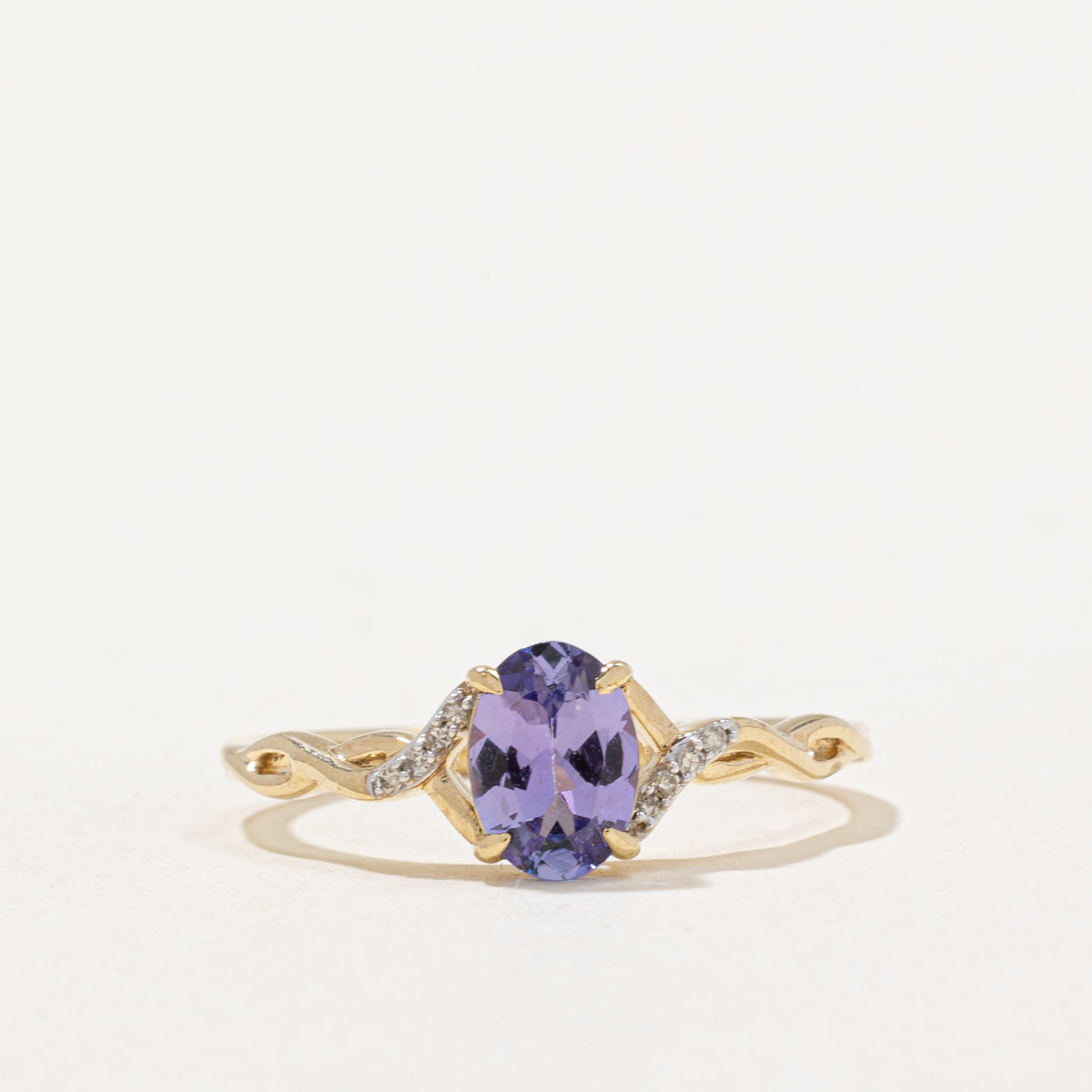 Bague en tanzanite et diamants | 0,80 ct, 0,03 ct au total | Taille 6,75 |