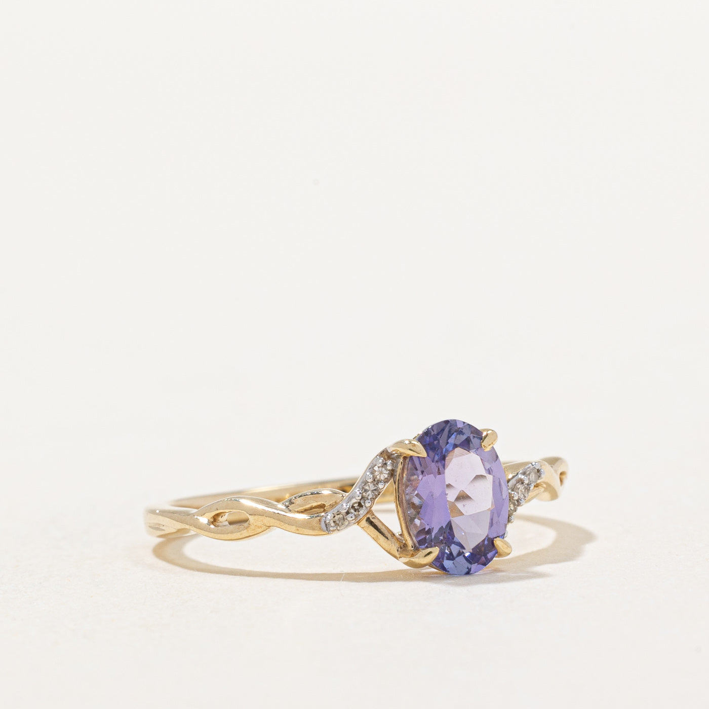 Bague en tanzanite et diamants | 0,80 ct, 0,03 ct au total | Taille 6,75 |