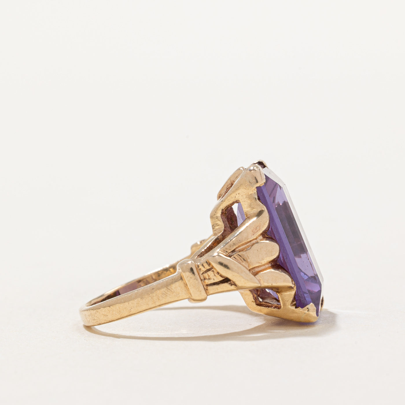 Synthetic Colour Change Sapphire Cocktail Ring | 12.50ct | SZ 5.75 |