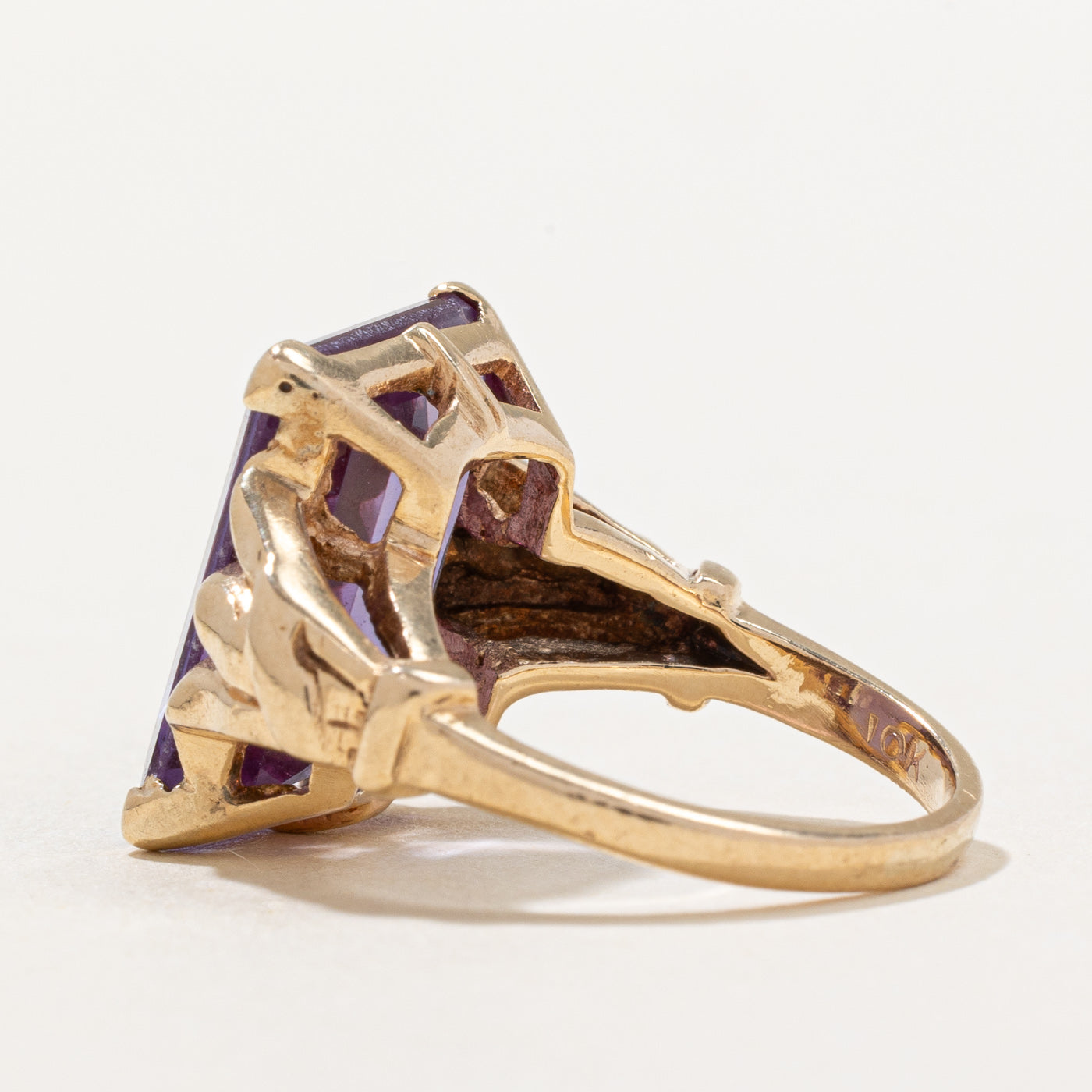 Synthetic Colour Change Sapphire Cocktail Ring | 12.50ct | SZ 5.75 |