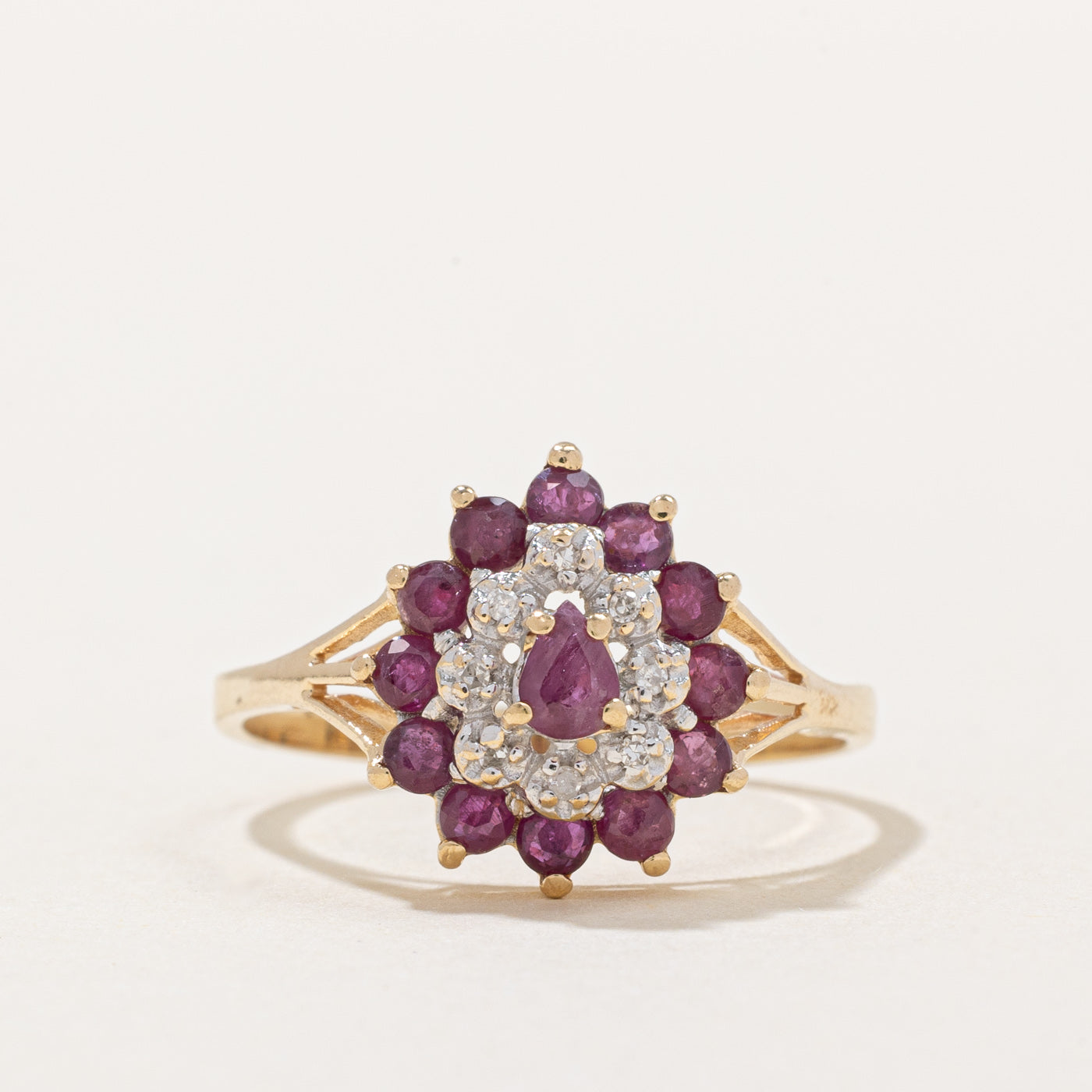 Bague cocktail rubis et diamants | 0,74 ct, 0,03 ct | Taille 8,25 |