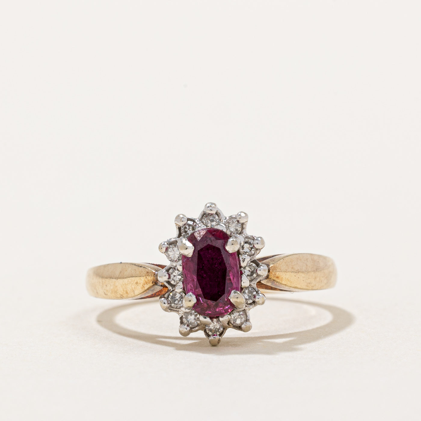 Bague halo rubis et diamants | 0,50 ct, 0,10 ct au total | Taille 6 |