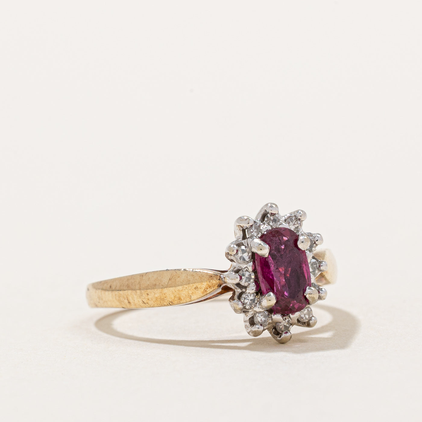 Bague halo rubis et diamants | 0,50 ct, 0,10 ct au total | Taille 6 |