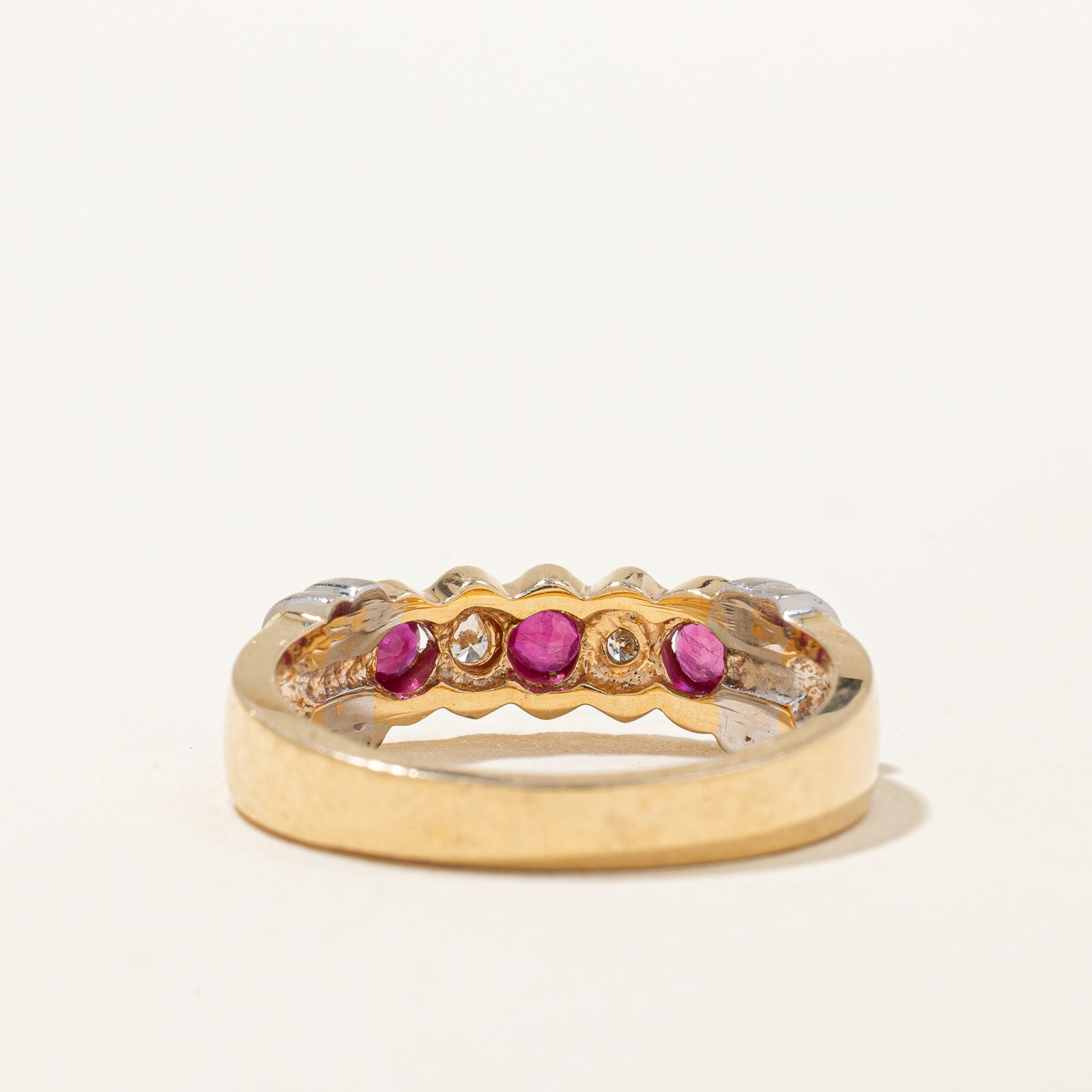 Ruby & Diamond Scallop Edged Ring | 0.18ctw, 0.06ctw | SZ 6.75 |