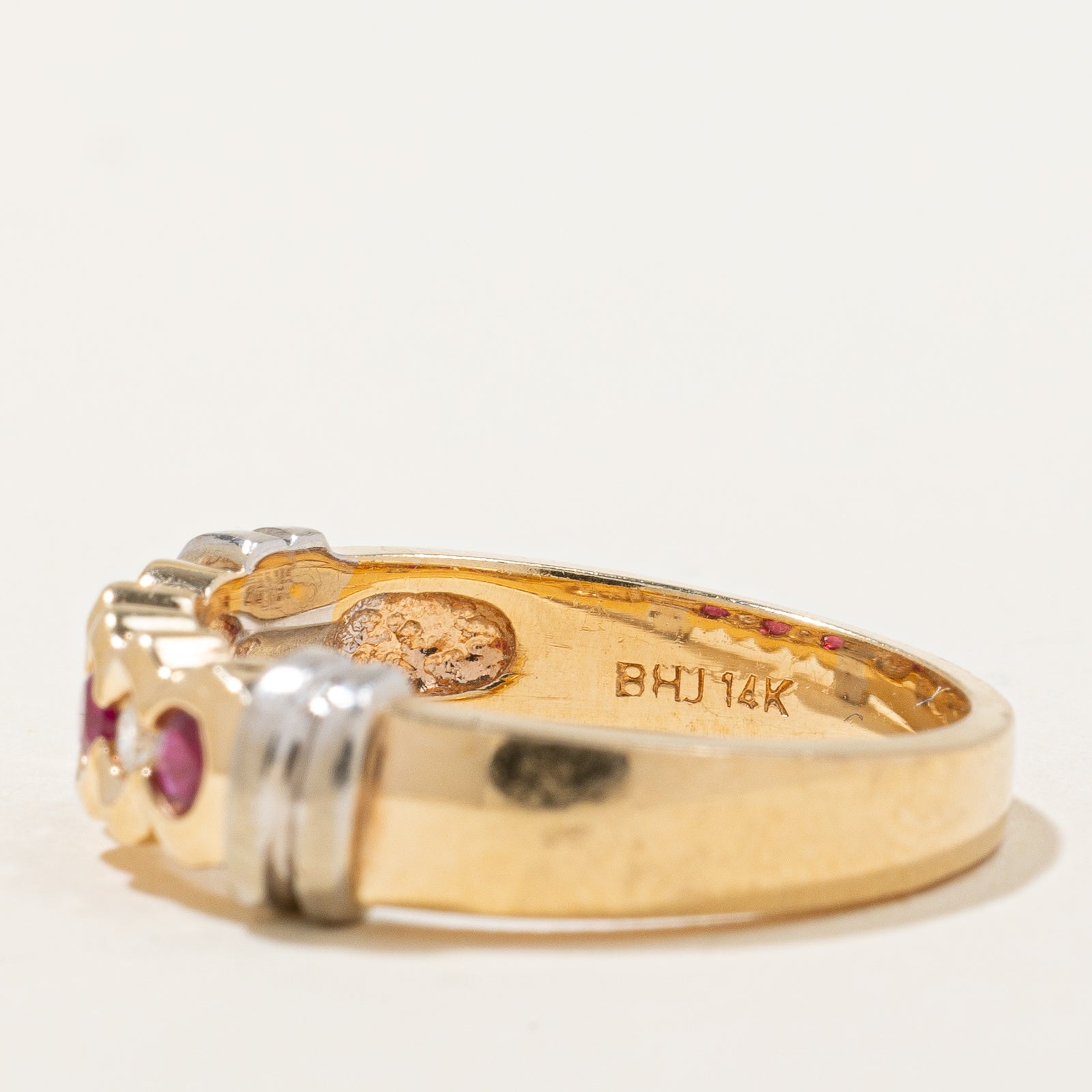 Ruby & Diamond Scallop Edged Ring | 0.18ctw, 0.06ctw | SZ 6.75 |