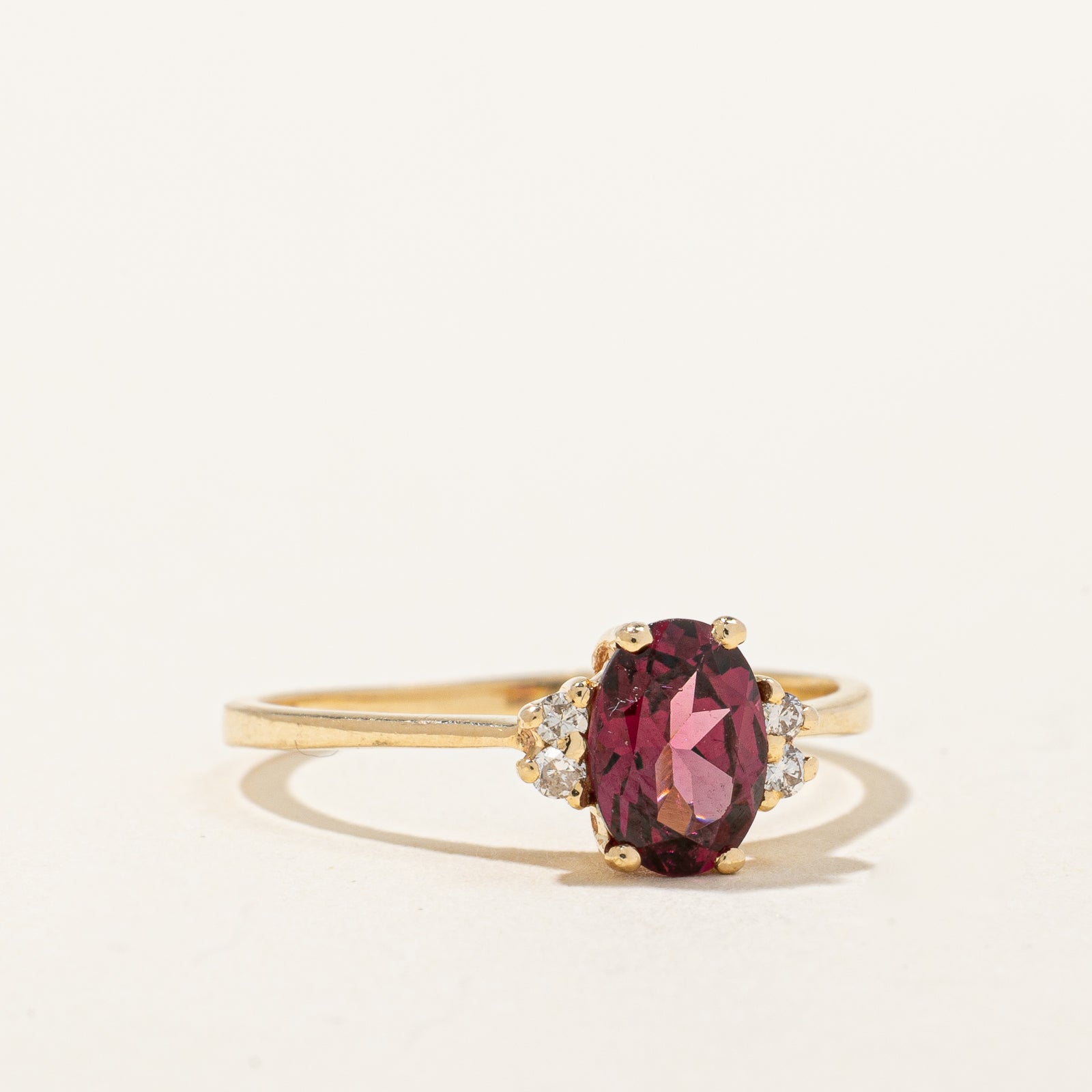 Bague Rhodolite Grenat & Diamant | 0,90 ct, 0,04 ct au total | Taille 6,25 |