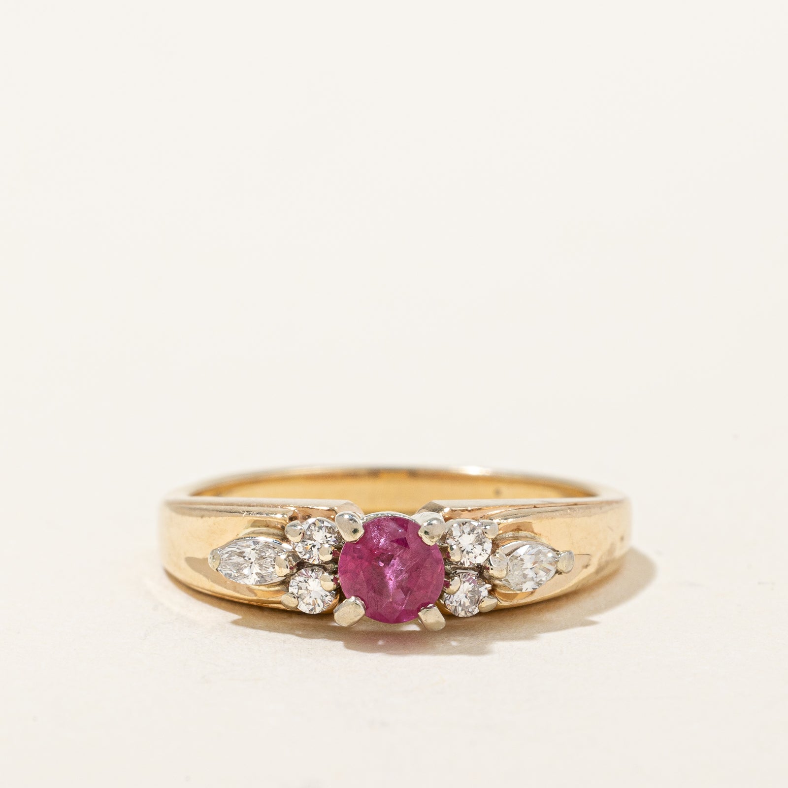 Bague rubis et diamants | 0,26 ct, 0,14 ct au total | Taille 5 |