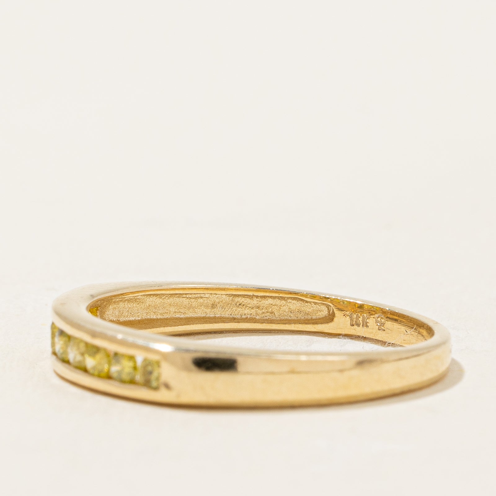 Bague sertie de diamants jaunes en canal | 0,22 ct | Taille 6 |