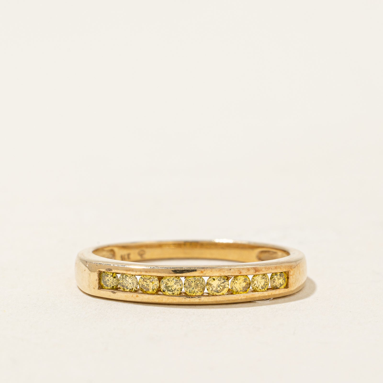 Bague sertie de diamants jaunes en canal | 0,22 ct | Taille 6 |