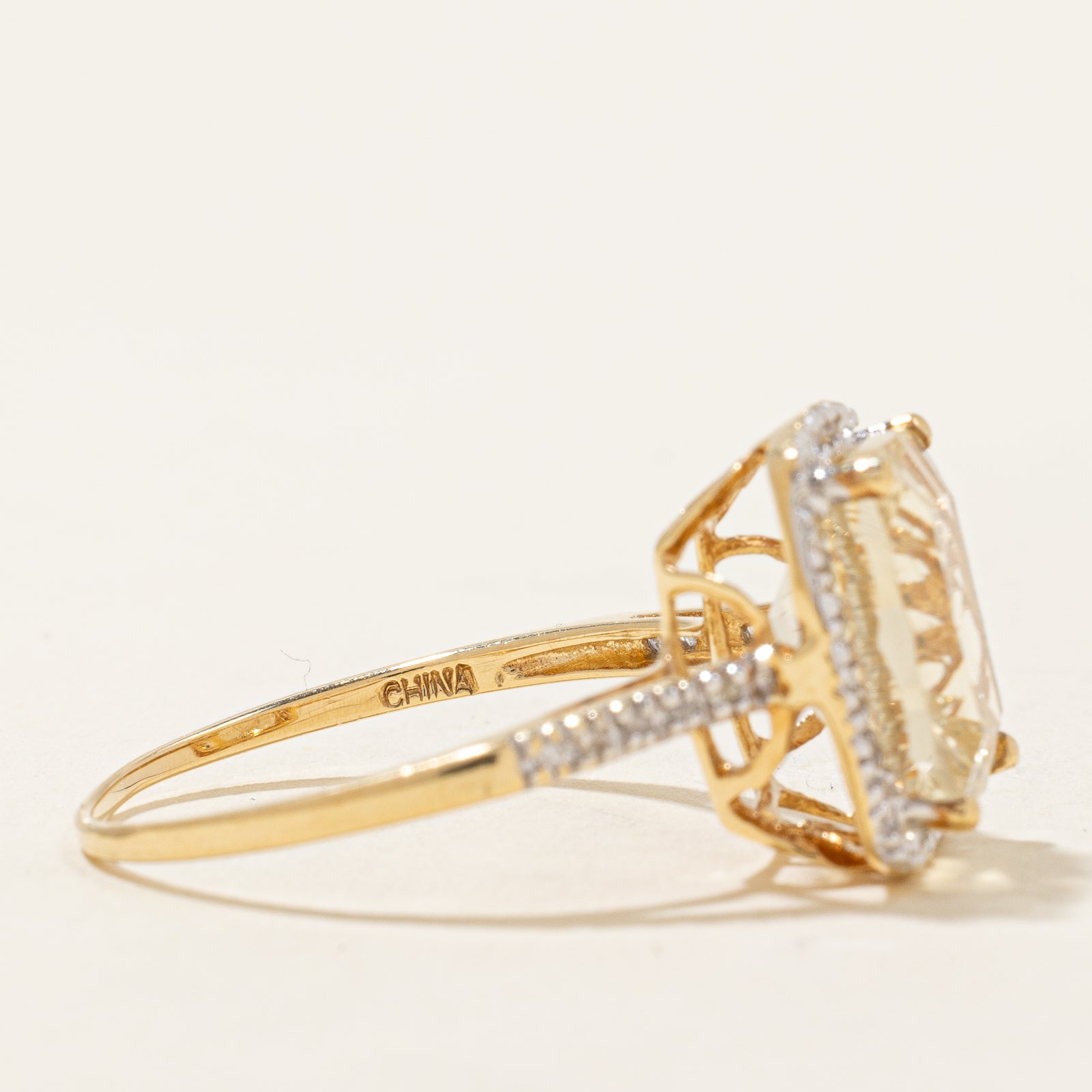 Bague cocktail en feldspath jaune et diamants | 4,50 ct, 0,09 ct au total | Taille 8,75 |