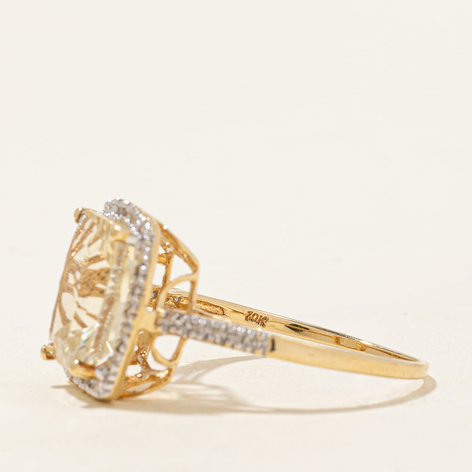 Bague cocktail en feldspath jaune et diamants | 4,50 ct, 0,09 ct au total | Taille 8,75 |