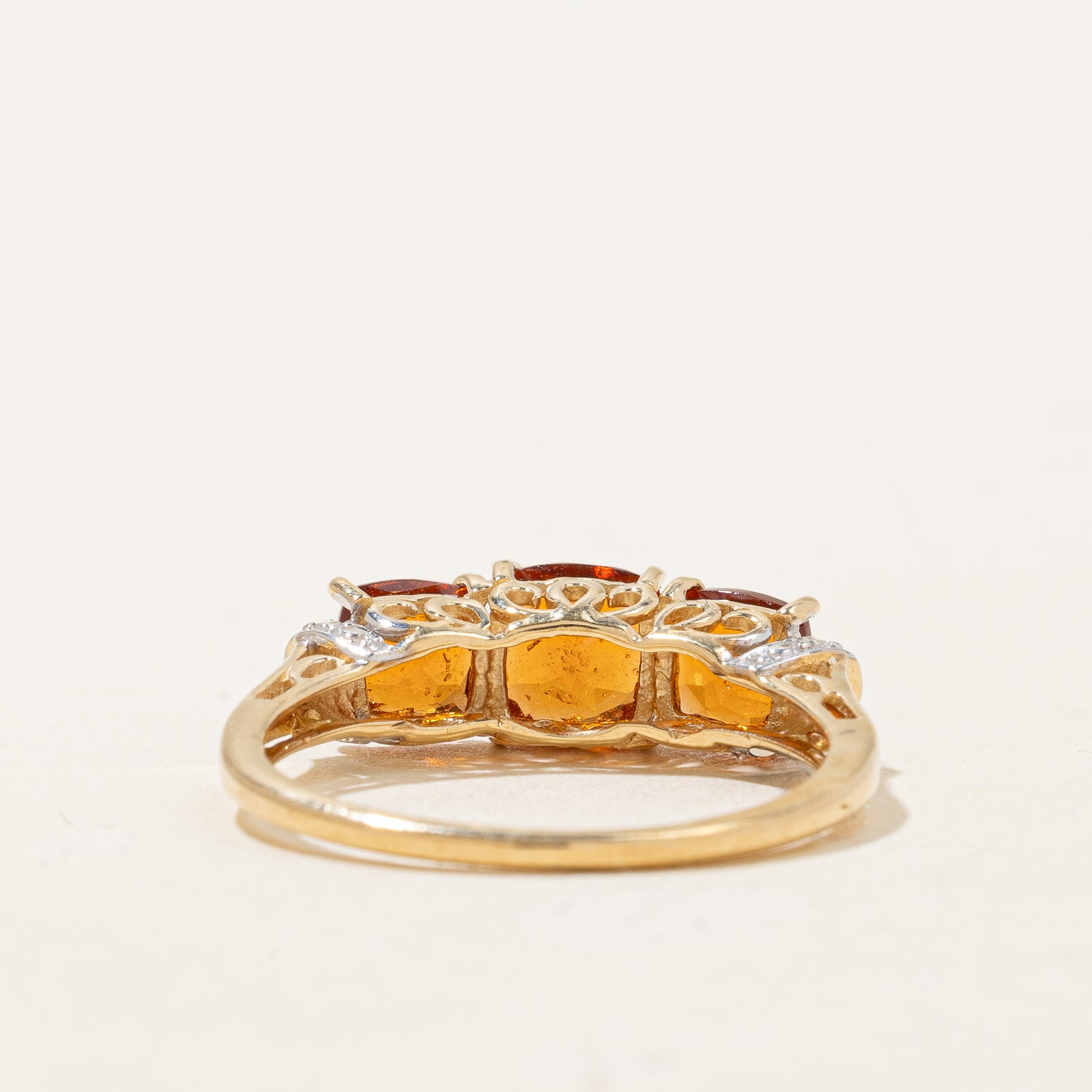 Bague en grenat hessonite et diamants | 3,00 ct, 0,01 ct au total | Taille 7,75 |