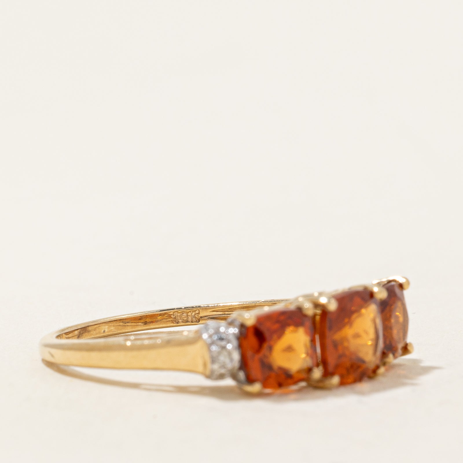 Bague en grenat hessonite et diamants | 3,00 ct, 0,01 ct au total | Taille 7,75 |