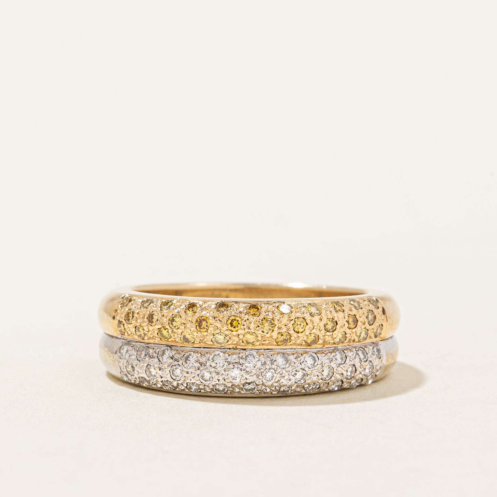 Bague double en or bicolore sertie de diamants pavés | 0,18 ct, 0,18 ct | Taille 6,5 |