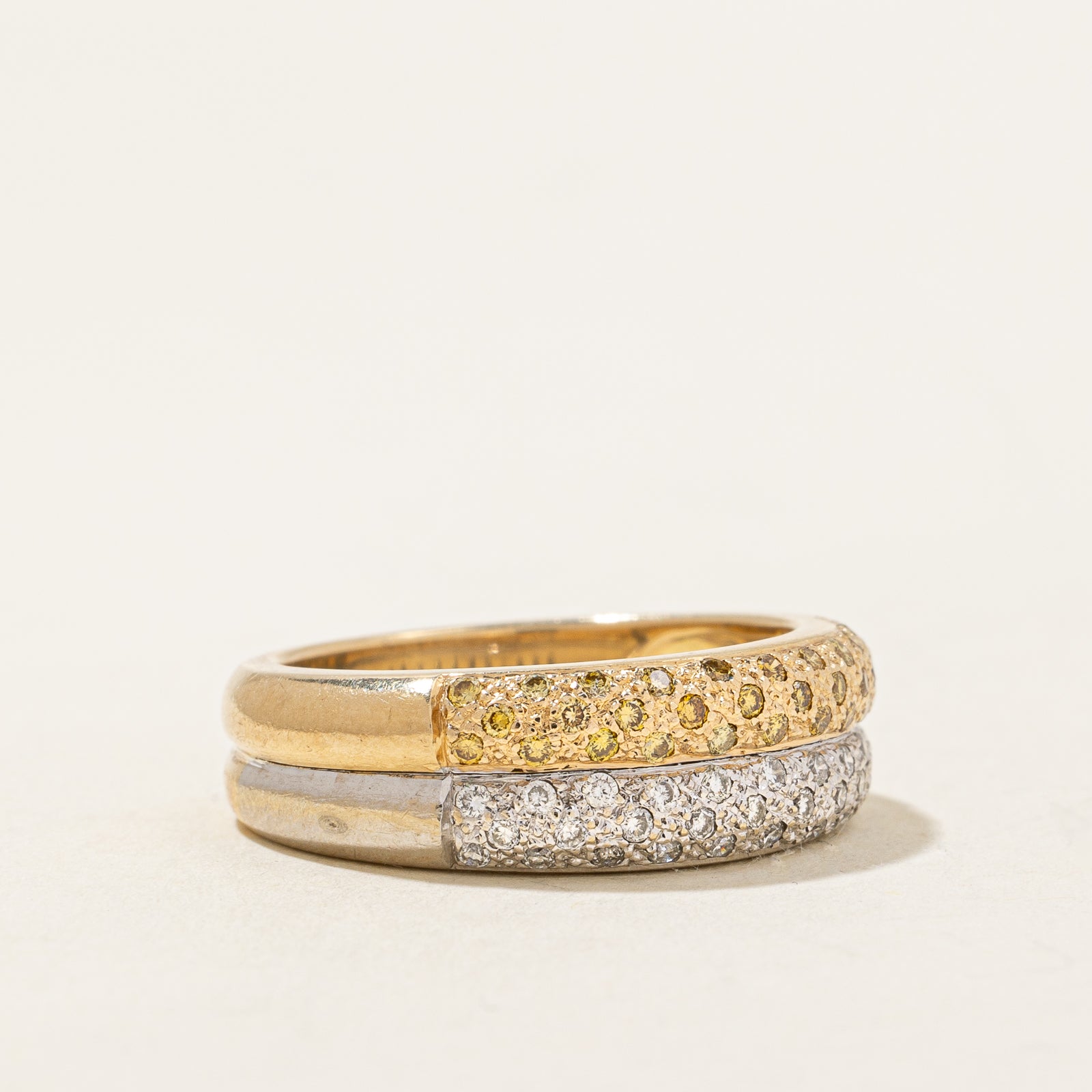 Bague double en or bicolore sertie de diamants pavés | 0,18 ct, 0,18 ct | Taille 6,5 |