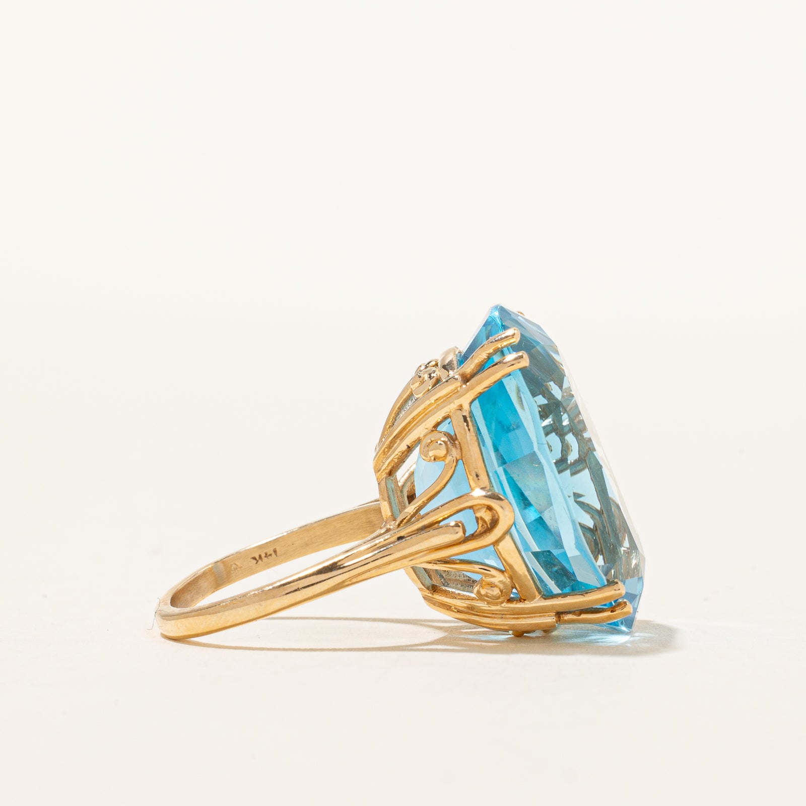Bague cocktail en topaze bleue | 38,00 ct | Taille 5 |