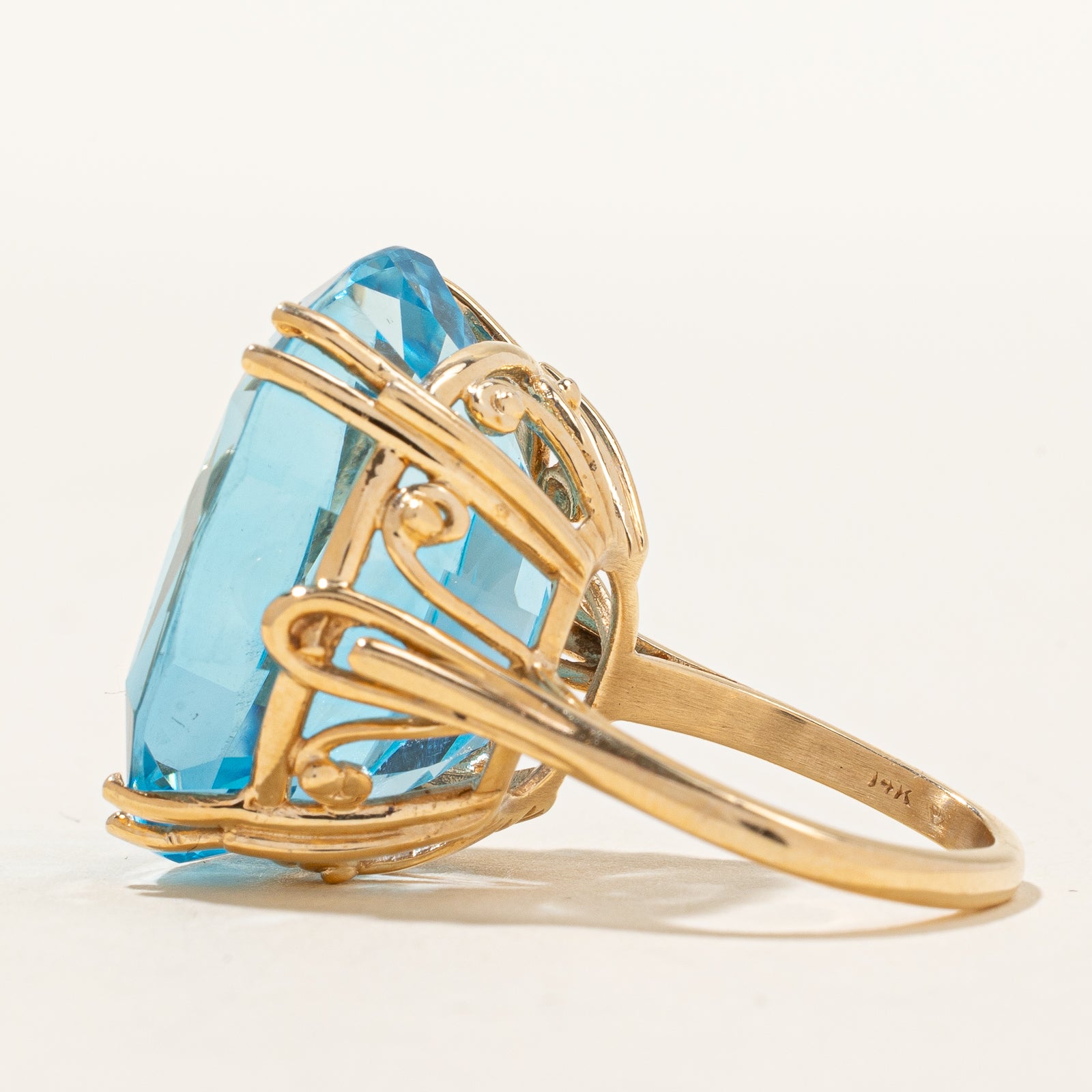 Bague cocktail en topaze bleue | 38,00 ct | Taille 5 |