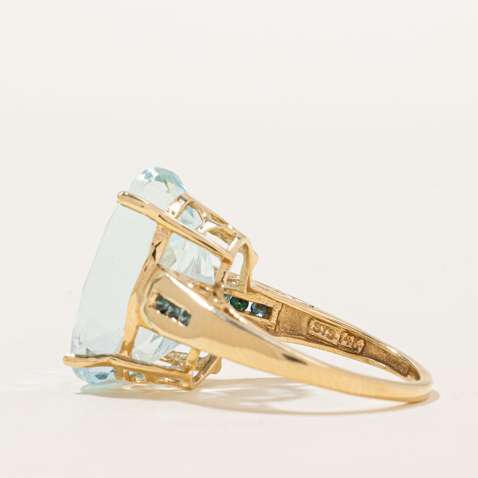 Aquamarine & Diamond Cocktail Ring | 11.20ct, 0.06ctw | SZ 7.5 |