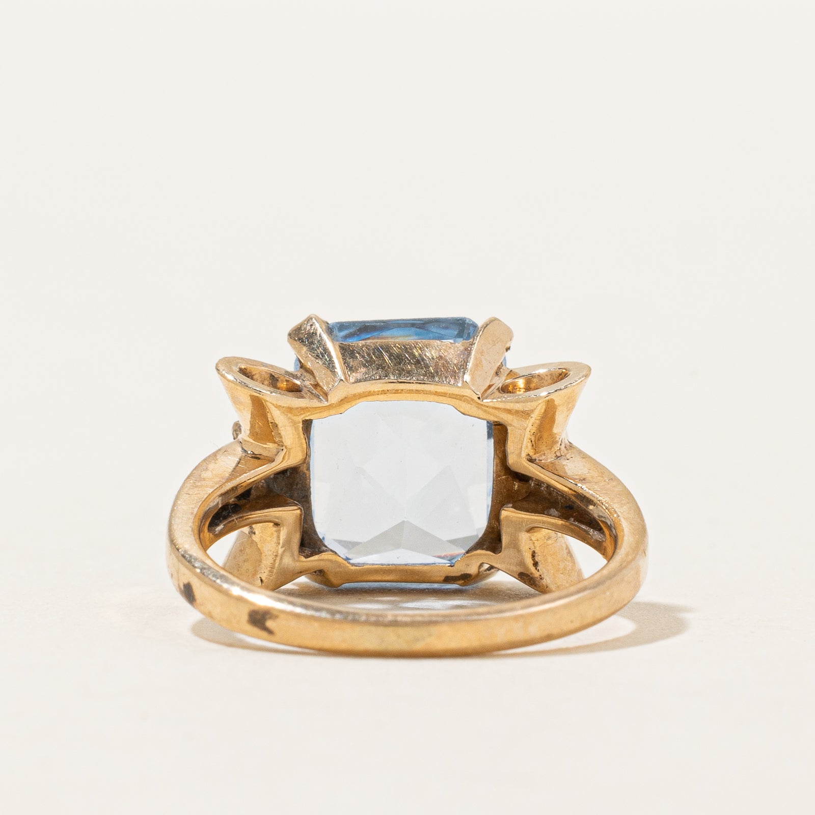 Bague cocktail en spinelle synthétique et diamants | 4,25 ct, 0,06 ct au total | Taille 3,75 |
