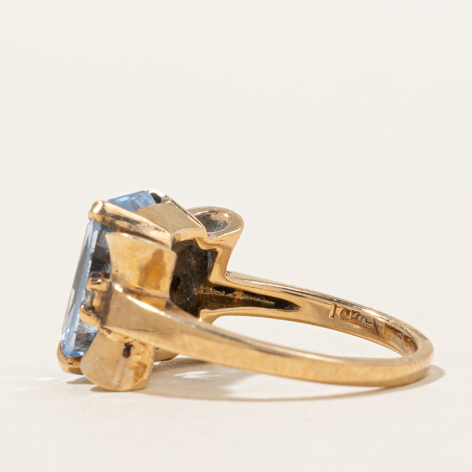 Bague cocktail en spinelle synthétique et diamants | 4,25 ct, 0,06 ct au total | Taille 3,75 |