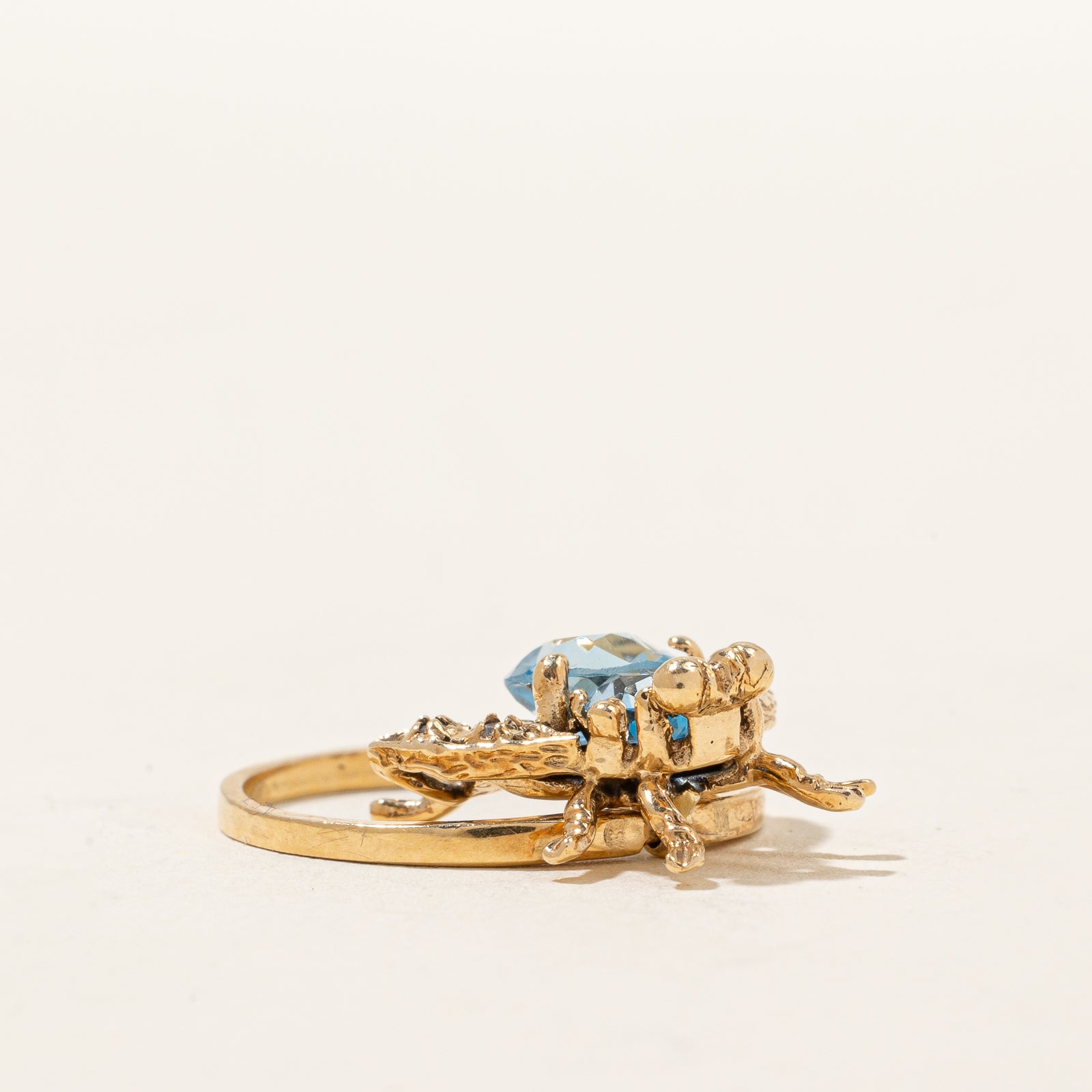 Bague abeille en topaze bleue et diamants | 1,30 ct, 0,02 ct | Taille 6 |