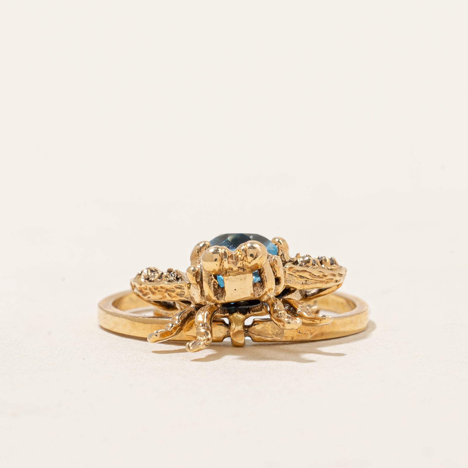Bague abeille en topaze bleue et diamants | 1,30 ct, 0,02 ct | Taille 6 |