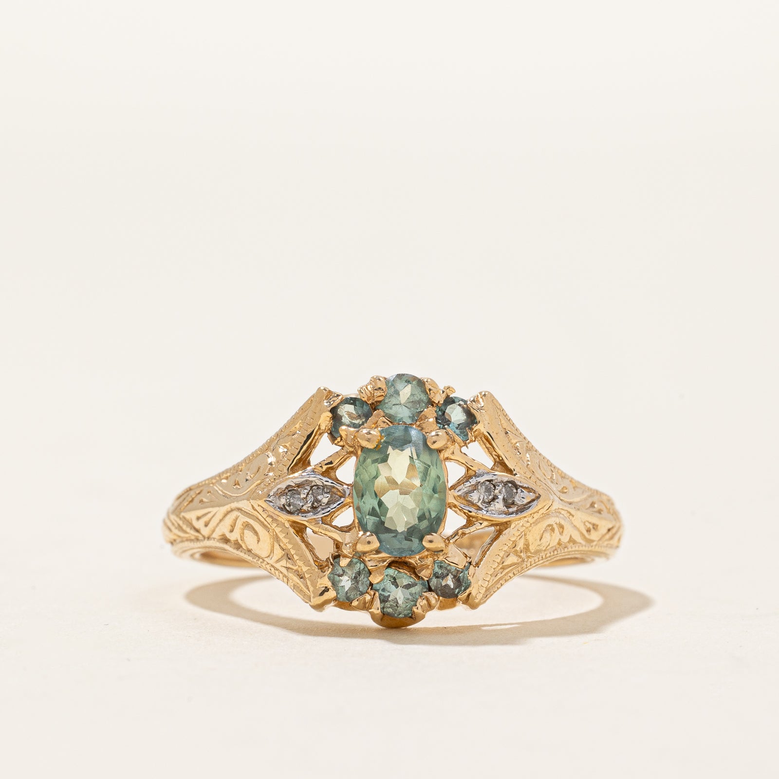 Bague en chrysobéryl vert et diamants | 0,80 ct, 0,02 ct | Taille 7,75 |