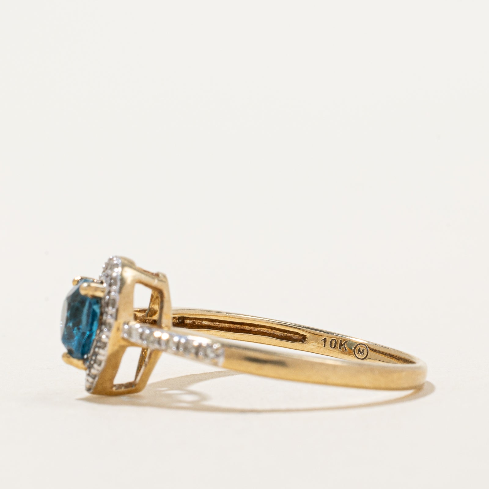 Bague halo en topaze bleue taille cœur et diamants | 0,57 ct, 0,12 ct au total | Taille 7 |