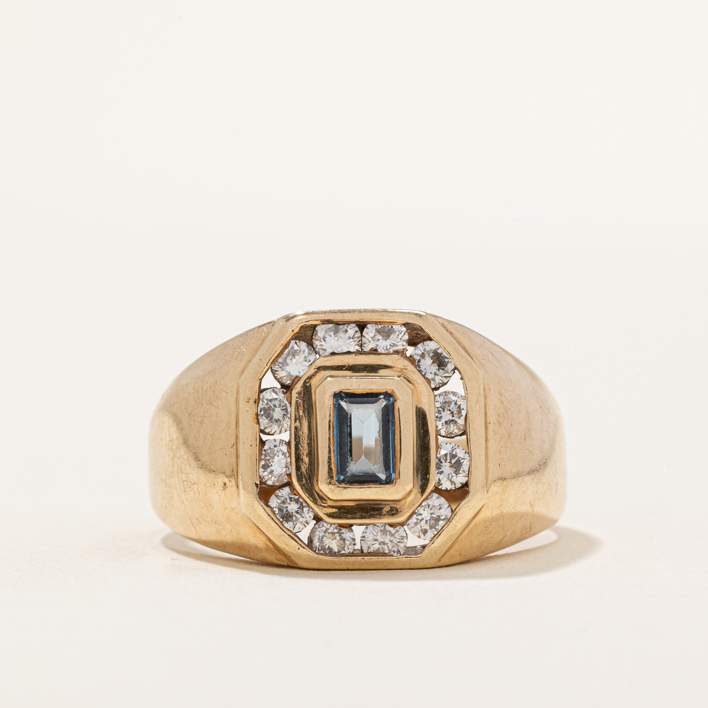 Bague chevalière sertie clos de spinelle synthétique et de diamants | 0,37 ct, 0,60 ct au total | Taille 13 |