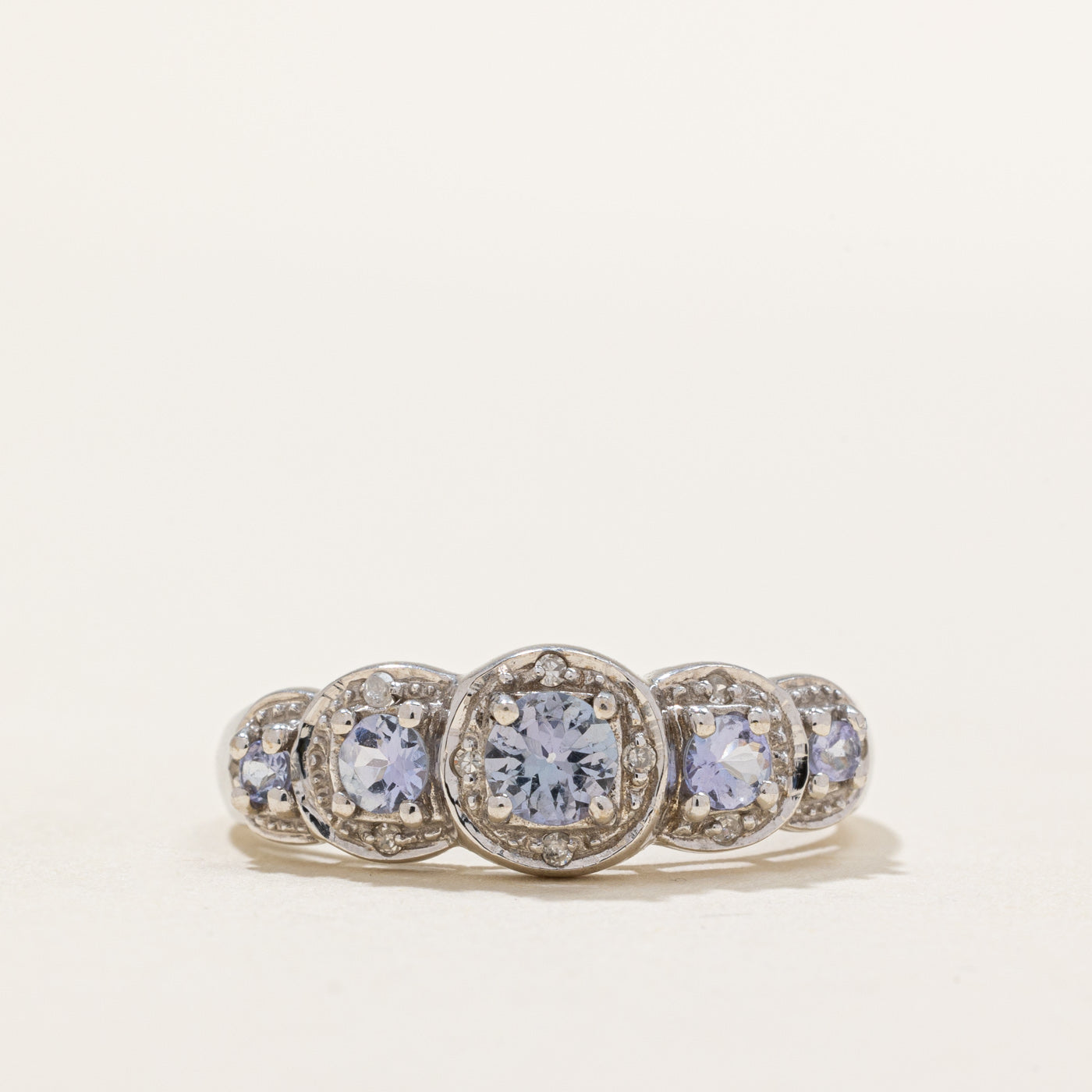Bague halo cinq pierres tanzanite et diamants | 0,45 ct, 0,05 ct | Taille 8 |
