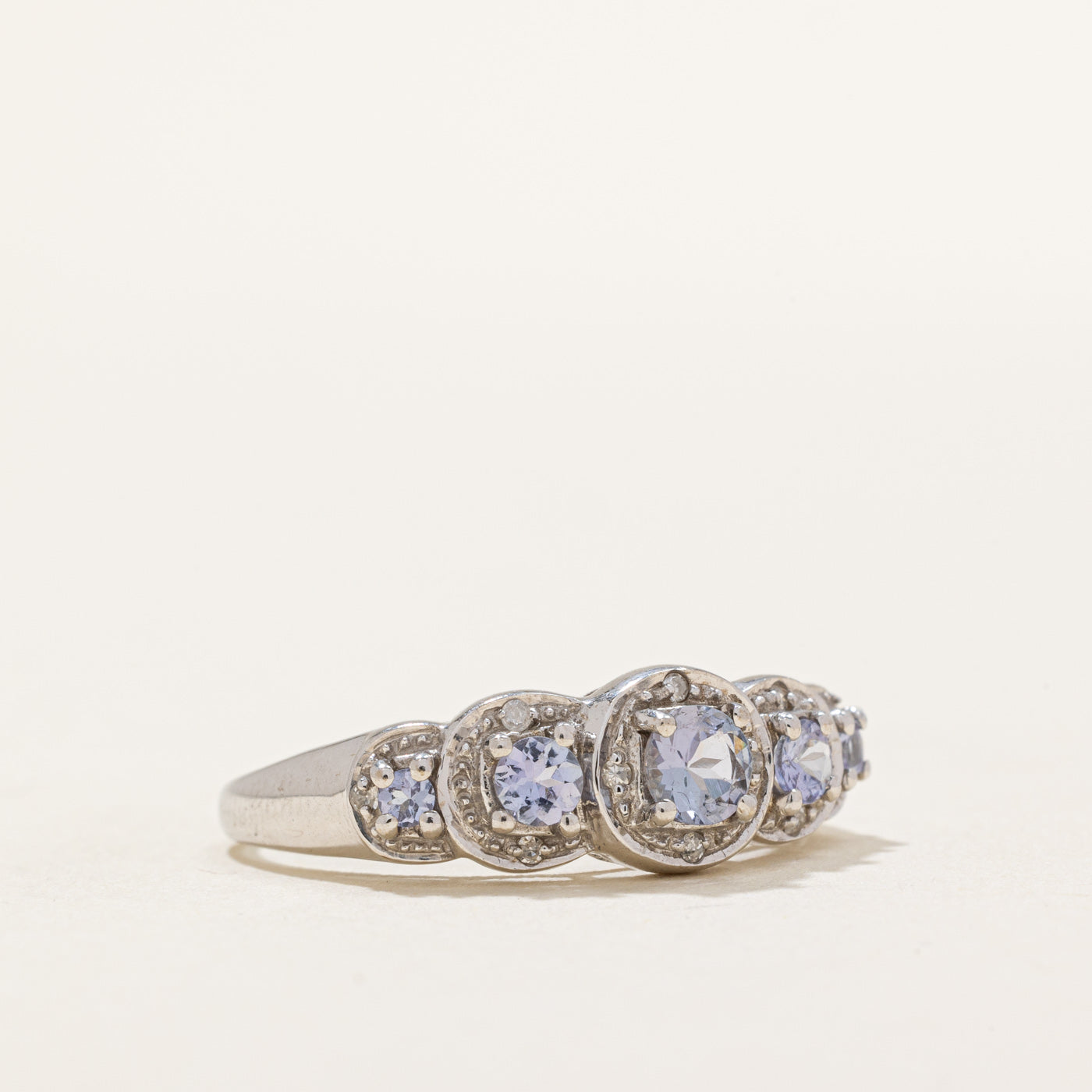 Bague halo cinq pierres tanzanite et diamants | 0,45 ct, 0,05 ct | Taille 8 |